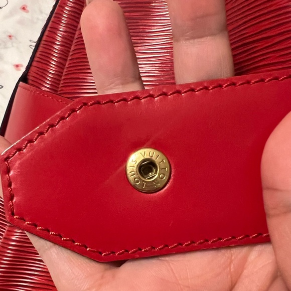 ‼️SOLD‼️Louis Vuitton Epi Leather Sac d'Epaule - Picture 10 of 16